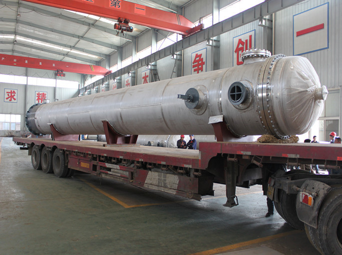 Fully welded shell and plate heat exchanger